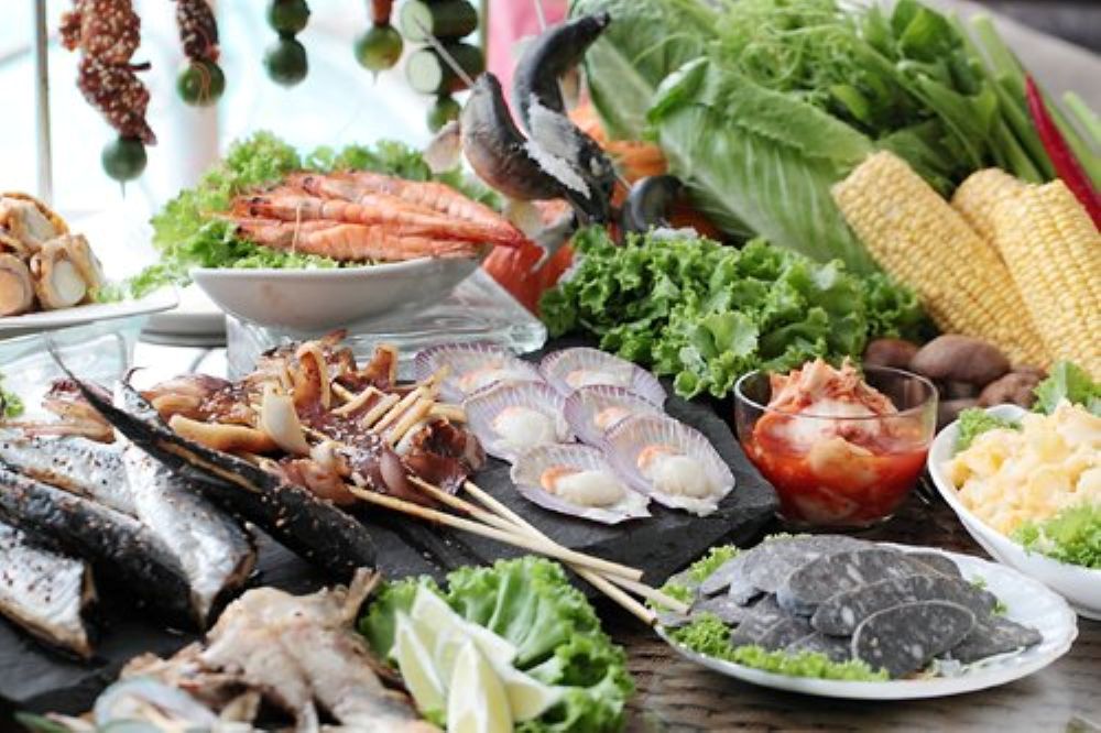 南洋無限燒烤BBQ,4/3-4/6 連續4天,8歲以下免費吃到飽 加碼再送『豐盛海陸盤』,鮑魚、天使紅蝦免費吃