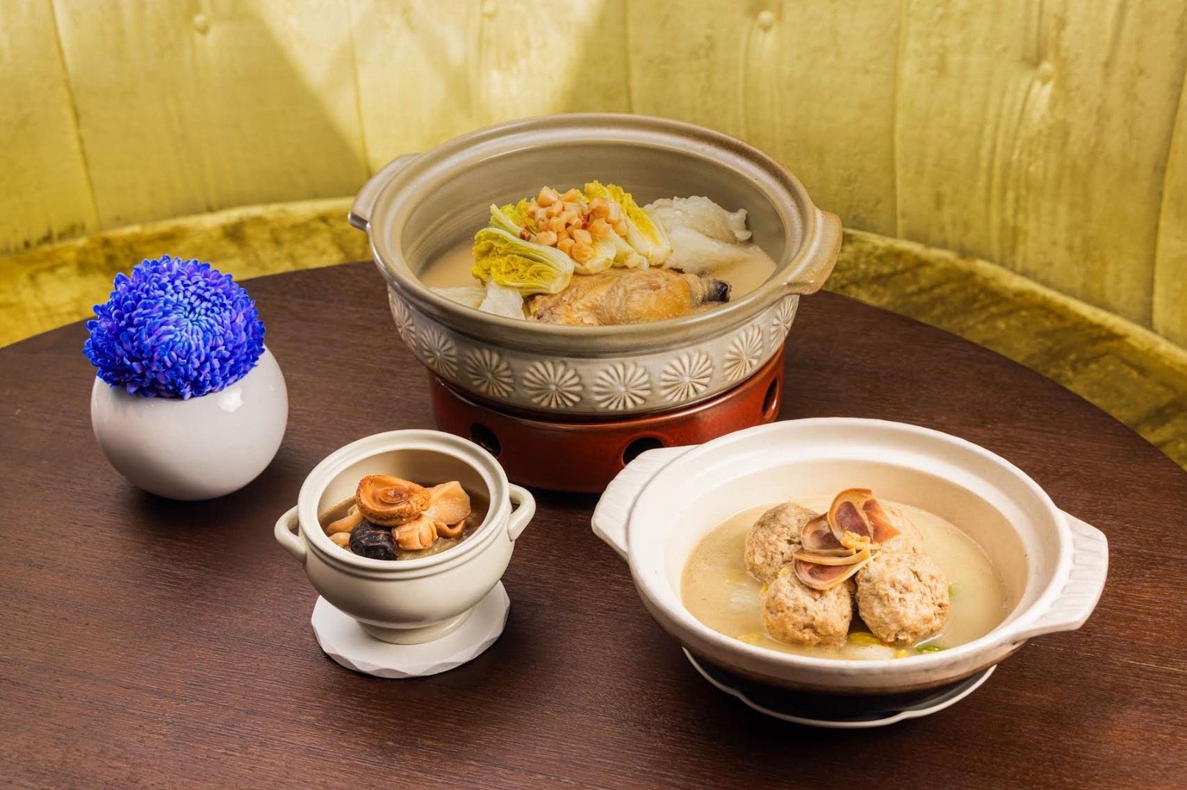 「砂鍋花膠火烔雞湯」