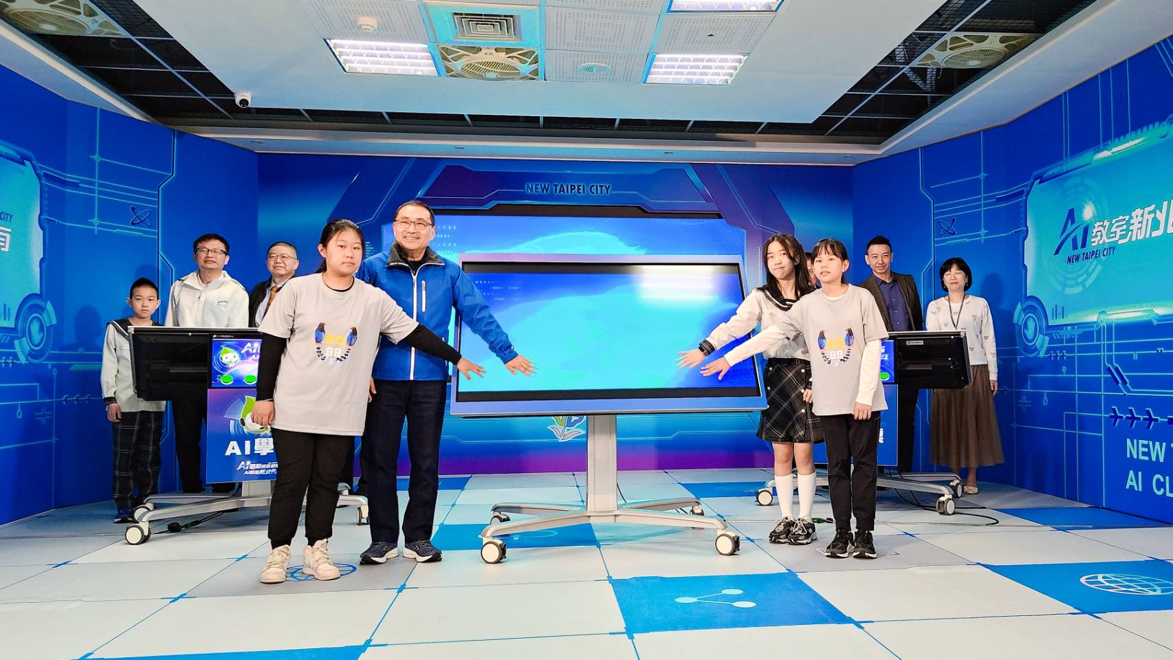 今(31)日於江翠國小舉辦「AI電腦班班都有、AI教室新北先行」啟動儀式