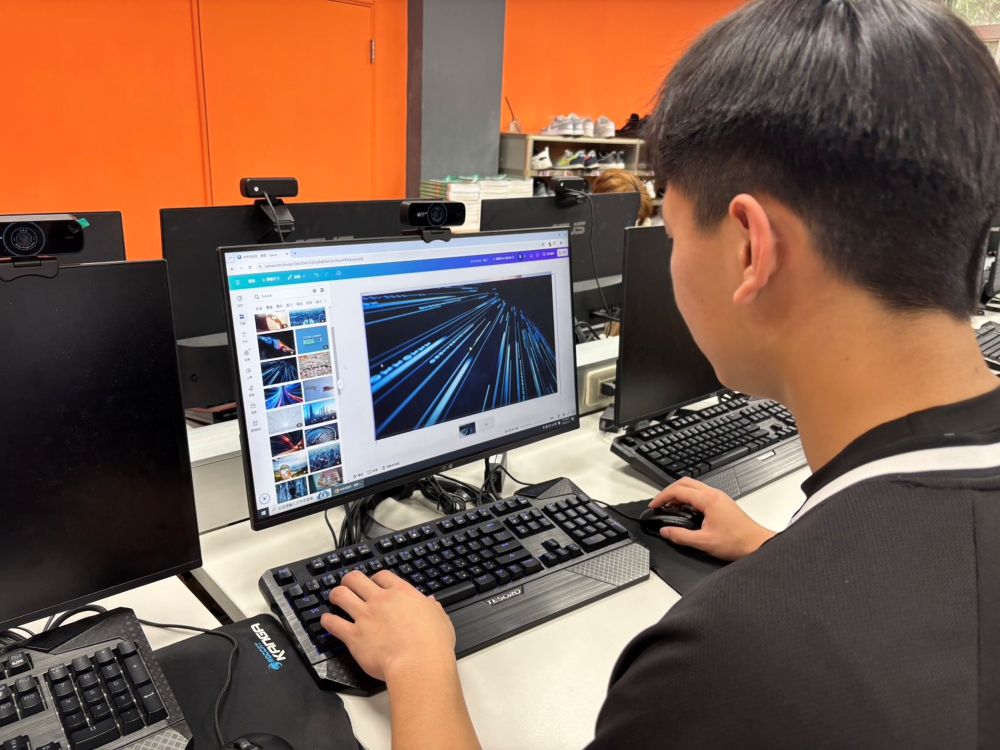 能仁家商玩藝校結合人工智慧進行藝術創作(校內課程照)