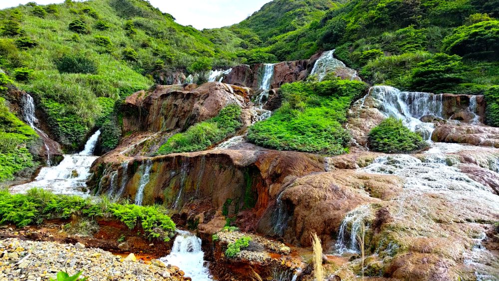 新北市擁有三處臺灣世界遺產潛力點，包括金礦歷史濃厚的「水金九礦業遺址」-黃金瀑布