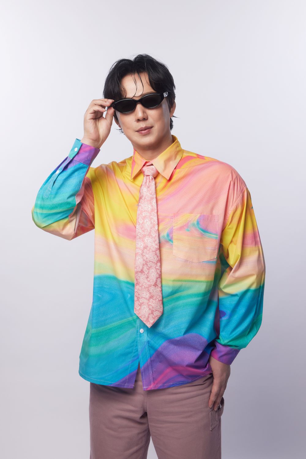 5月4日在新北市美術館戶外園區,由金曲歌王蕭煌奇與龍潭愛樂管弦樂團接力獻唱。(華納音樂提供)