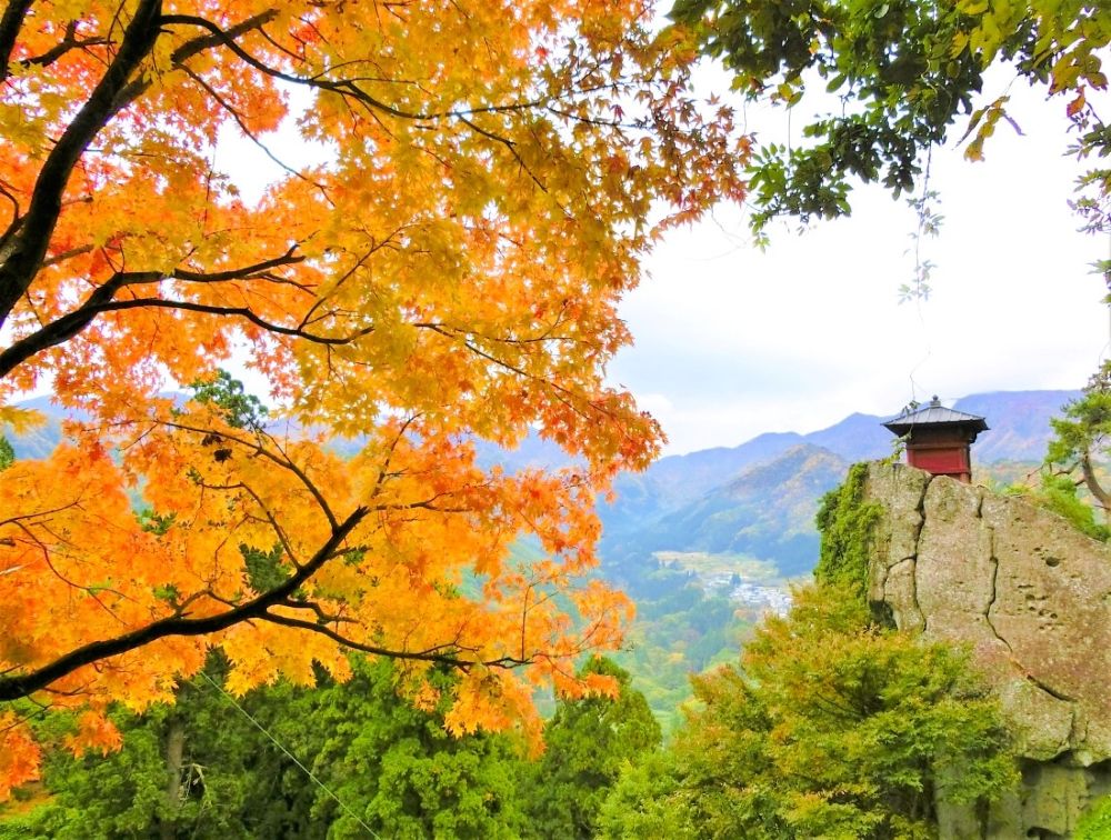 日本山形縣的山寺是日本東北的人氣賞楓景點。