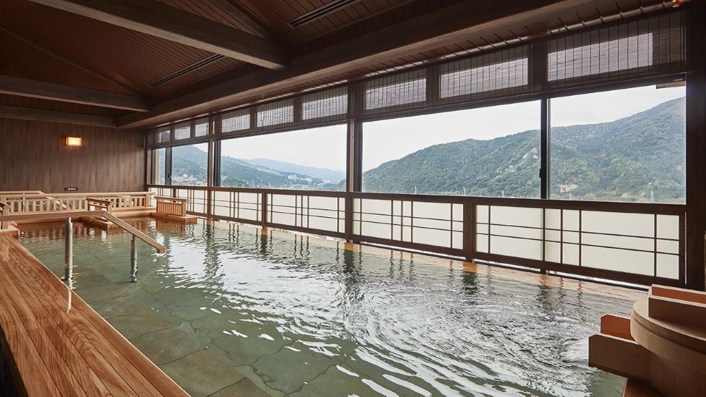 湯煙之宿雪之花旅館（Yukemuri no Yado Yuki no Hana）能同時感受湯澤的懷舊感與時尚氛圍的旅館