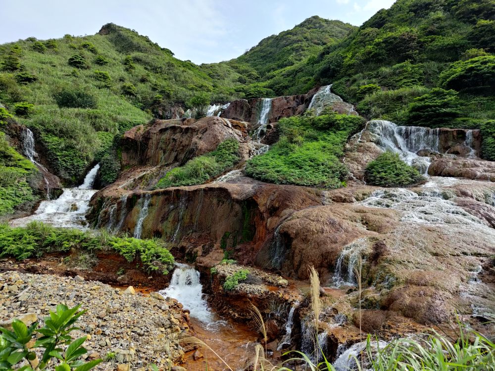 新北市擁有三處臺灣世界遺產潛力點，包括金礦歷史濃厚的「水金九礦業遺址」。圖為水金九礦業遺址-黃金瀑布