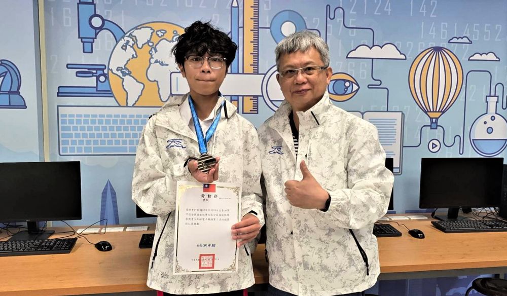 泰山高中電子科一年陳聿軒(左)鼓勵學弟妹一定要親自走訪學校,才能找到真正適合自己的