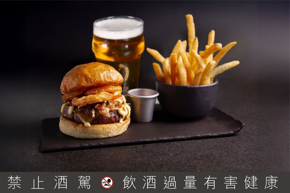 台北萬豪酒店 「豪享吃堡」限定優惠,INGE’S Bar & Grill「乾式熟成美國牛肉功夫漢堡套餐」