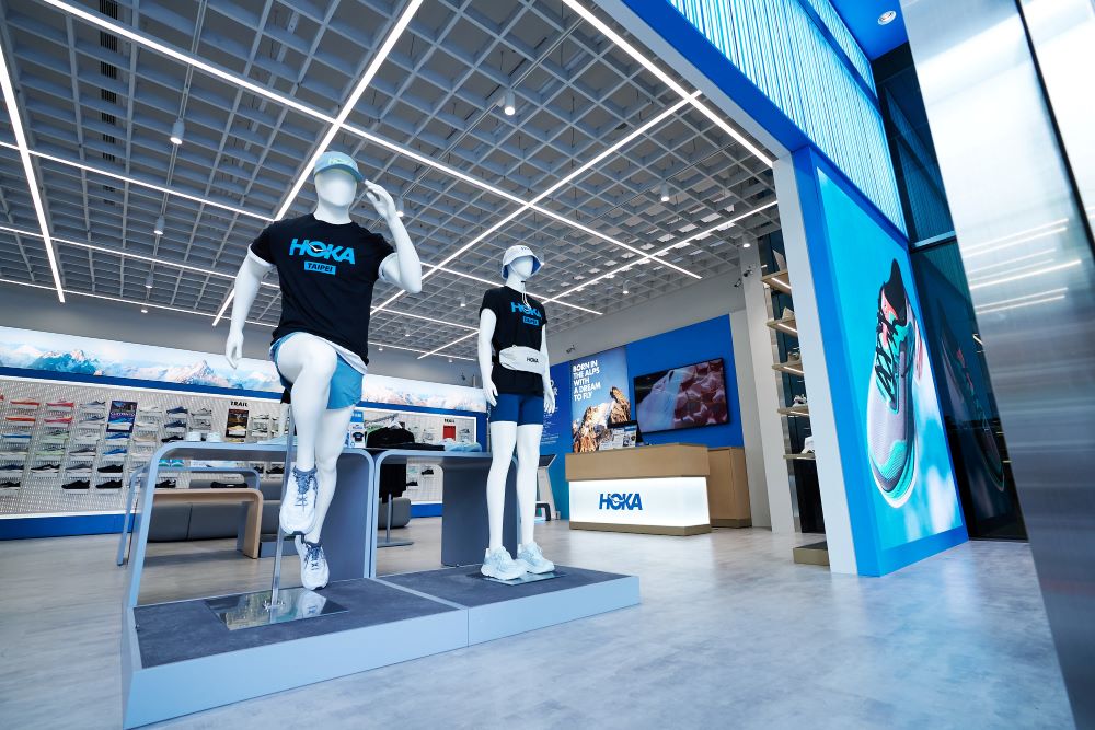 全台最大且同步全球店裝的全新「HOKA 遠東 Garden City門市」4 (1)