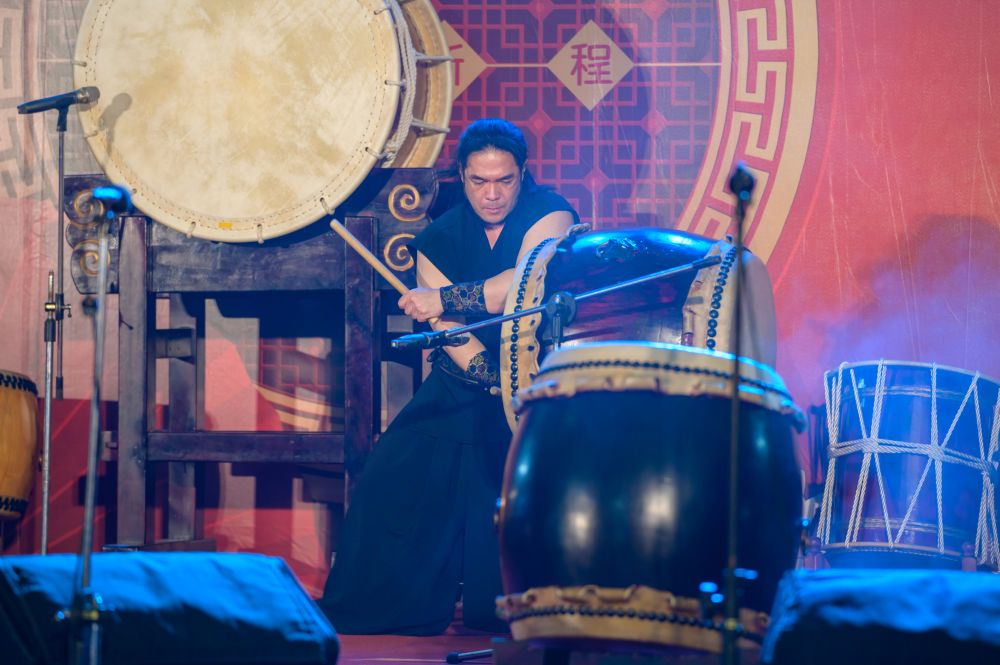 2025新北市鼓藝節特別邀請日本「NAMAHAGE鄉神樂太鼓團」小林義隆團長,以鼓聲展現日本男鹿半島著名的Namahage(生剝鬼)儀式(照片提供:現代視覺管理顧問股份有限公司)