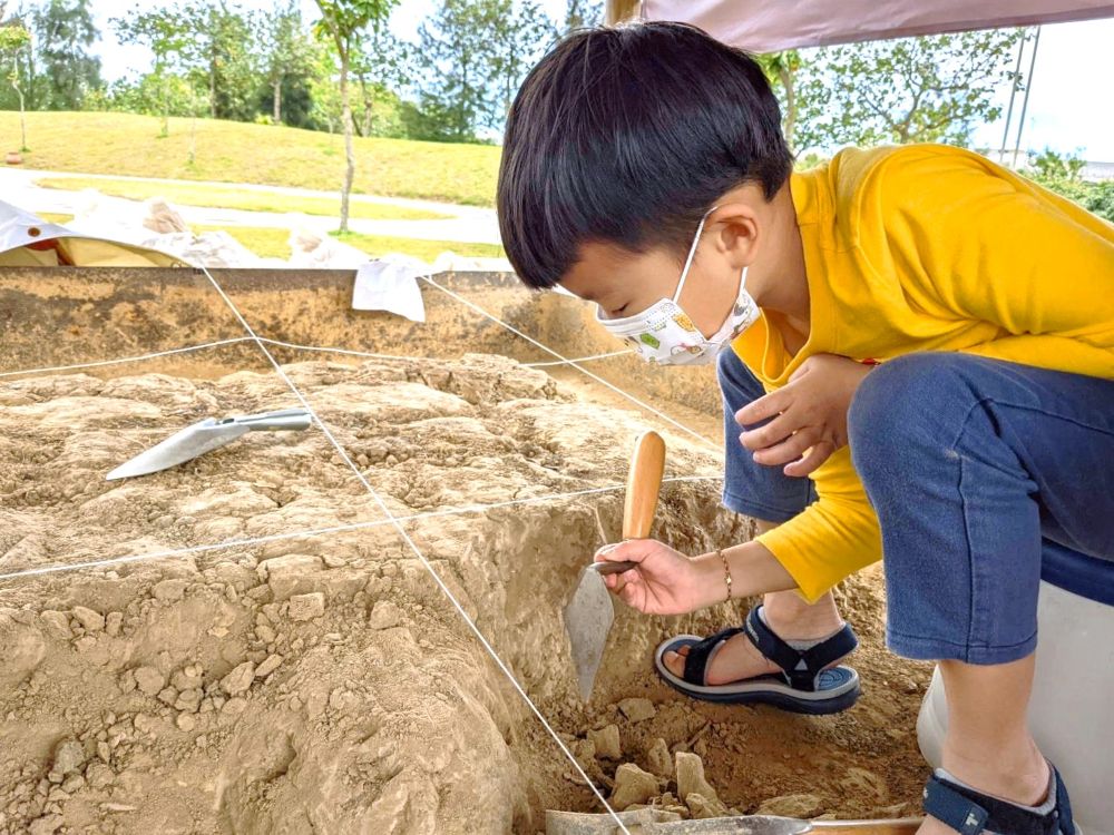化身小小考古學家,操作考古工具體驗文物發掘