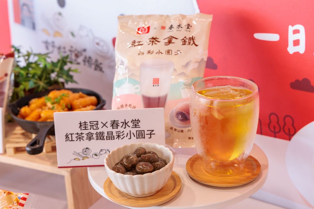 桂冠x春水堂聯名-紅茶拿鐵小圓子冰萃綠茶
