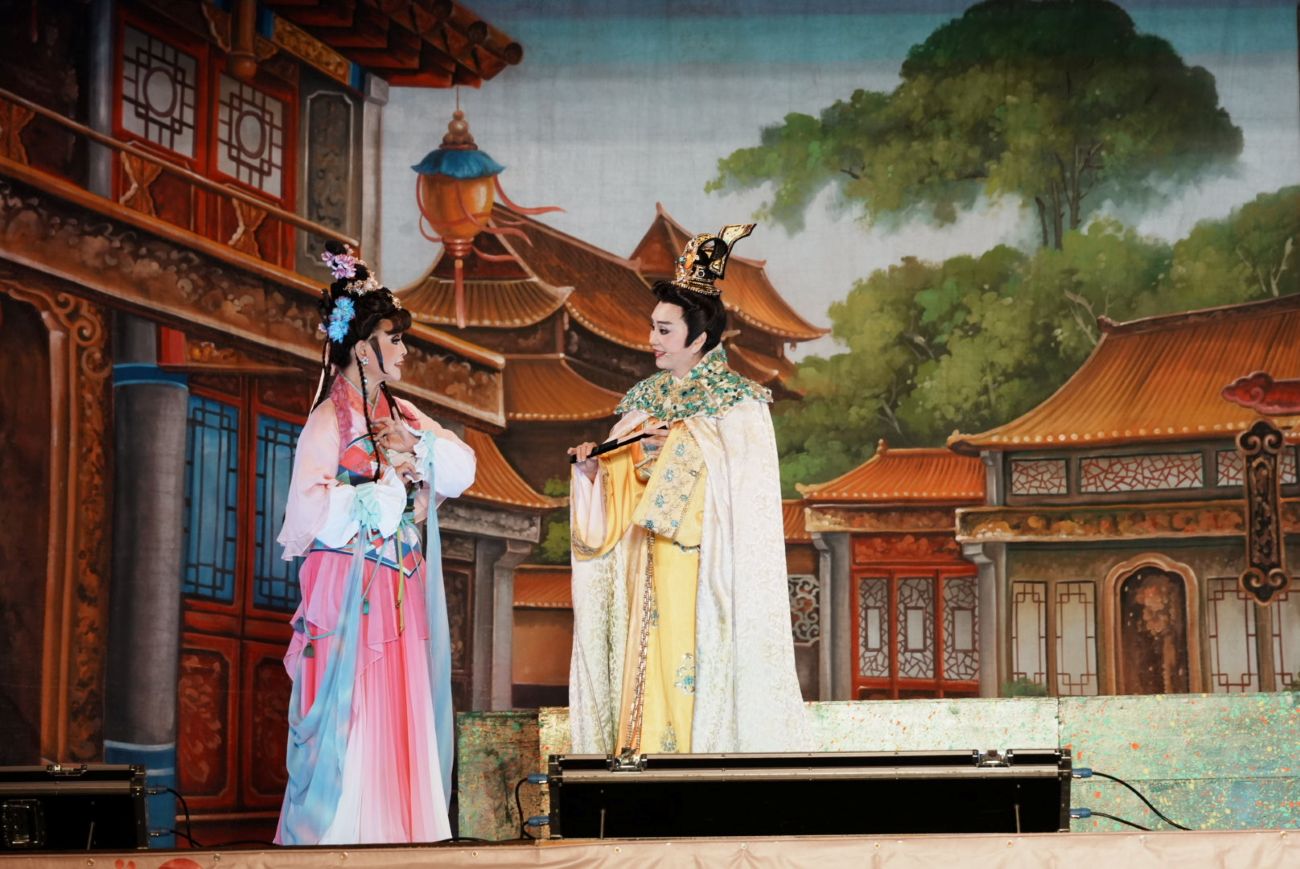 「明華園戲劇團」《四兩王后》，以細膩情感與詼諧劇情描繪君主李存曆與民間女伶劉四兩的愛情故事