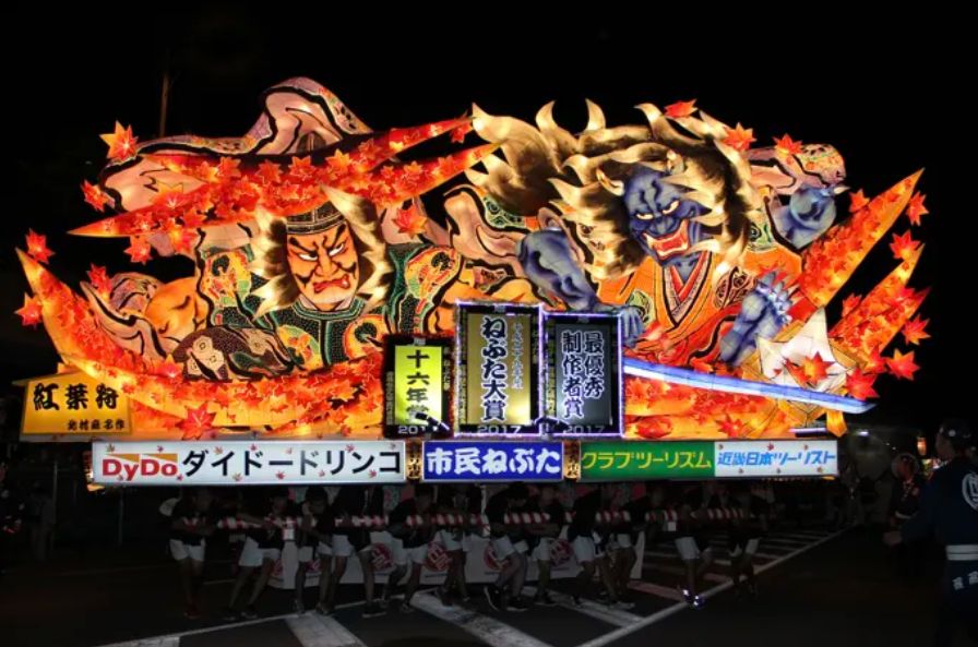 青森睡魔祭 - 巨型武士燈籠花車夜間巡遊