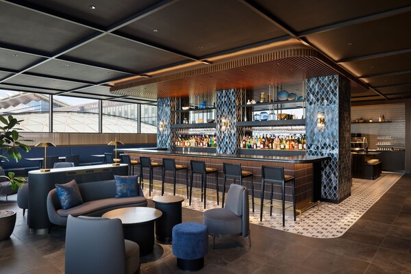 Bar_area_Centurion_Lounge_Haneda_Airport_Photo_courtesy_American_Express