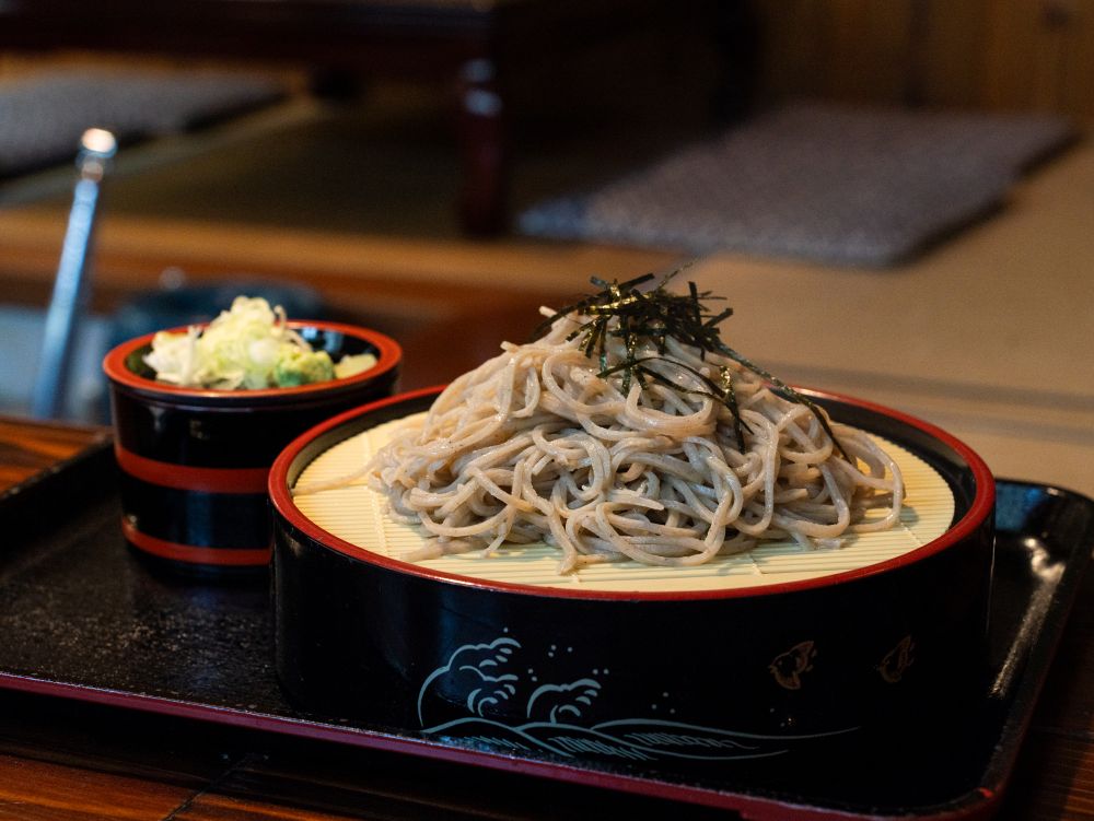 於園內「手打蕎麥麵處 蕎麥道場」享用道地蕎麥麵午餐