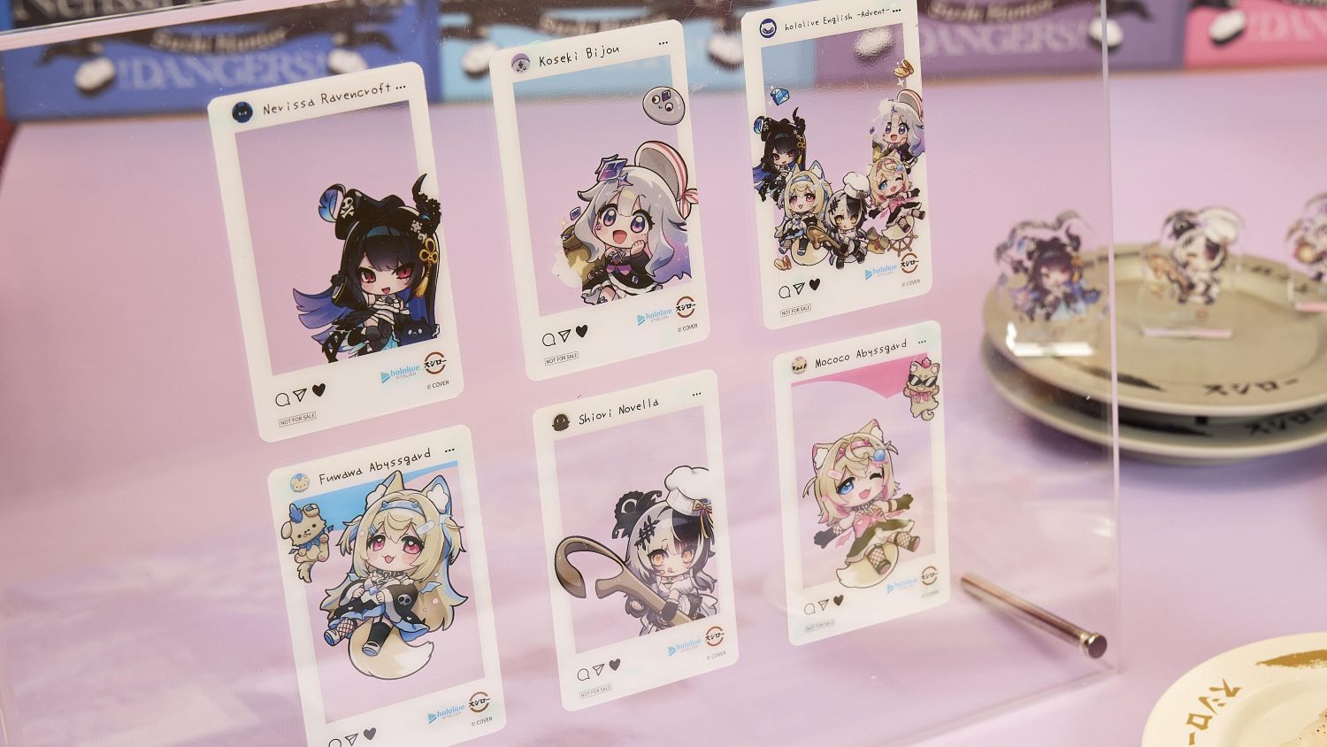 內用單筆消費滿700元並按讚台灣壽司郎粉絲專頁，即可獲得「hololive English -Advent- 盲袋透卡」1張。共6款隨機出貨，全台限量8萬份送完為止。