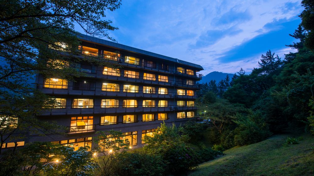 「高見屋別邸久遠」,環境清幽,夏日氣溫宜人,宛如置身天然冷房,建築延續傳統和式精神