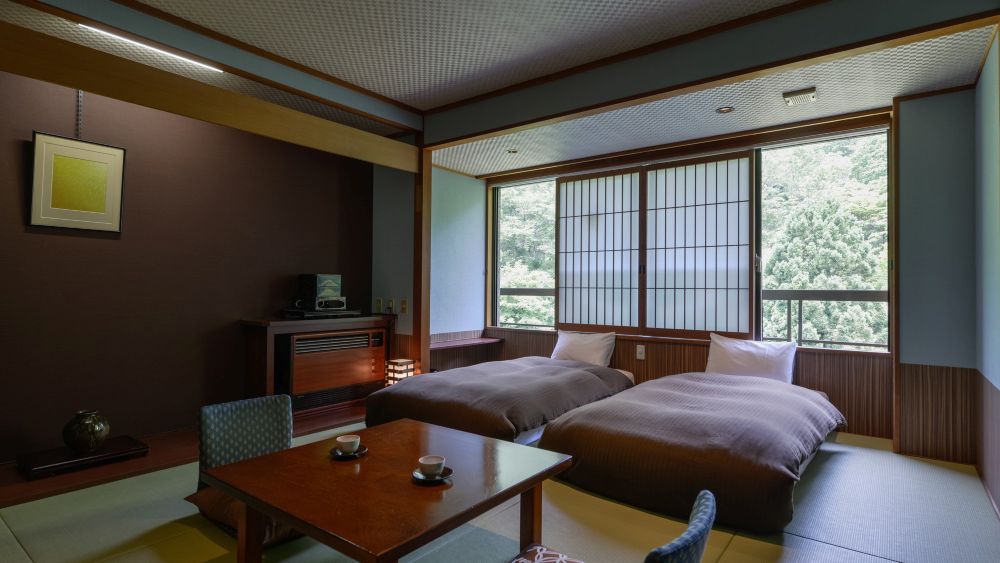 「高見屋別邸久遠」,環境清幽,夏日氣溫宜人,宛如置身天然冷房,建築延續傳統和式精神