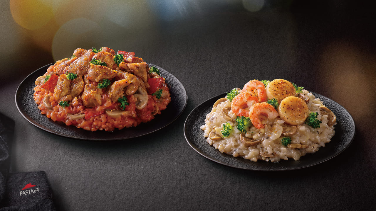 必勝客旗下義式飯麵品牌「Pasta Hut」推出「松露鮮蝦干貝燉飯」與「炙燒嫩雞腿紅醬燉飯」