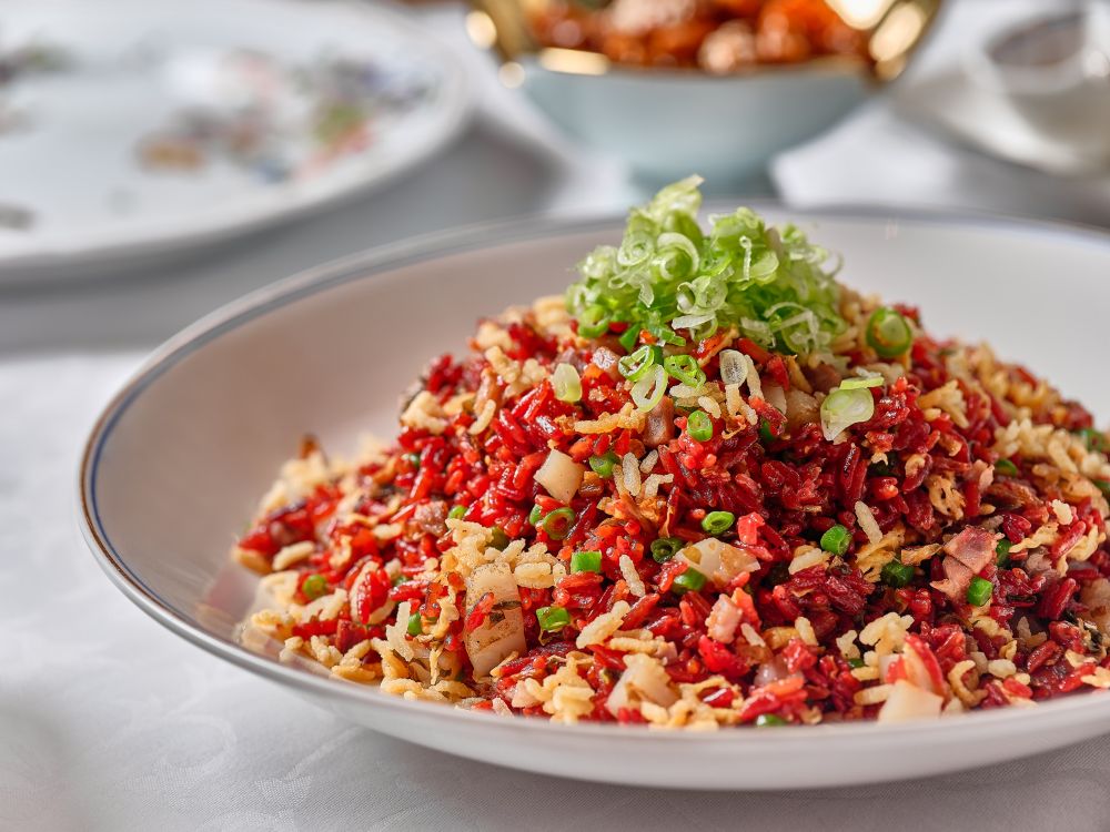 港灣壹號鎮店招牌「梅菜叉燒帶子粒炒脆紅米飯」