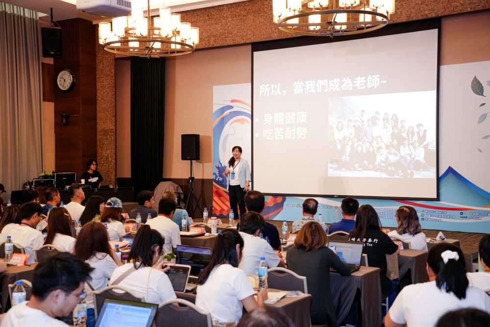科技永續組何春緣主任，有「教網女皇」美譽，從地科老師到追尋主播夢，再到投身AI教育