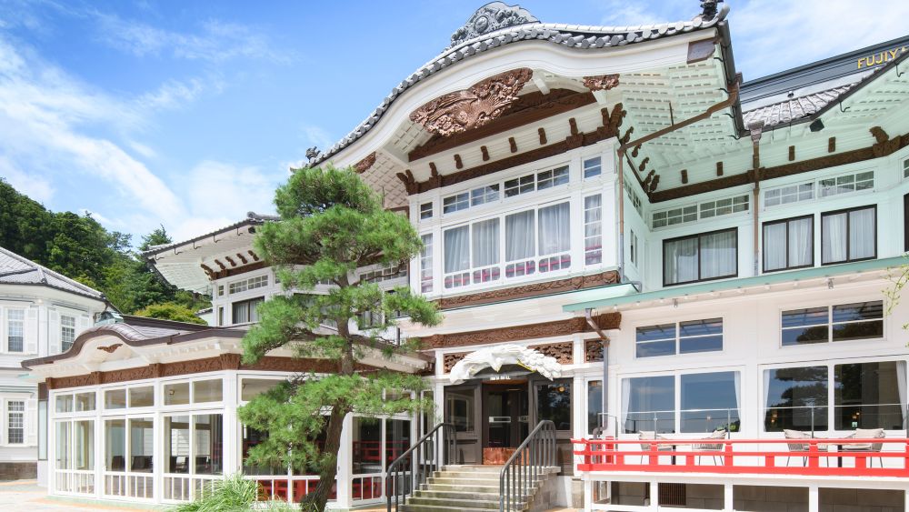 「富士屋飯店」以和洋折衷的大正、昭和建築風格聞名，至今已有五棟建築被列為日本有形文化財