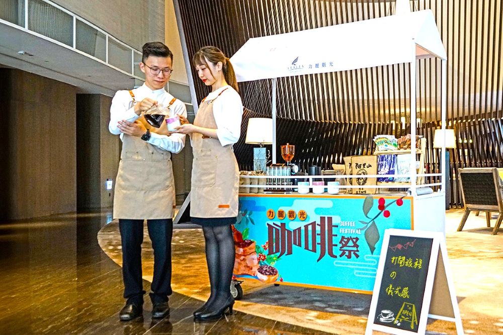 行動咖啡館週末下午時段，由咖啡師現場手沖台灣在地咖啡風味