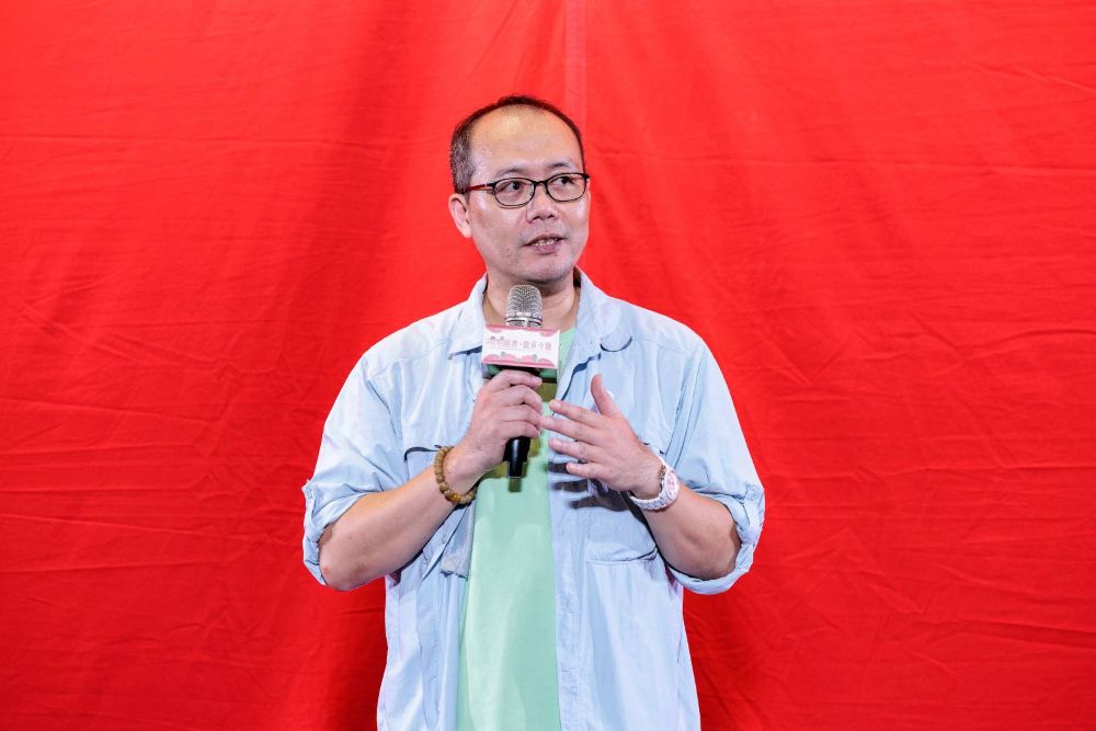 民權歌劇團林金泉團長演出前導聆《寶蓮燈》，為演出拉開序幕。