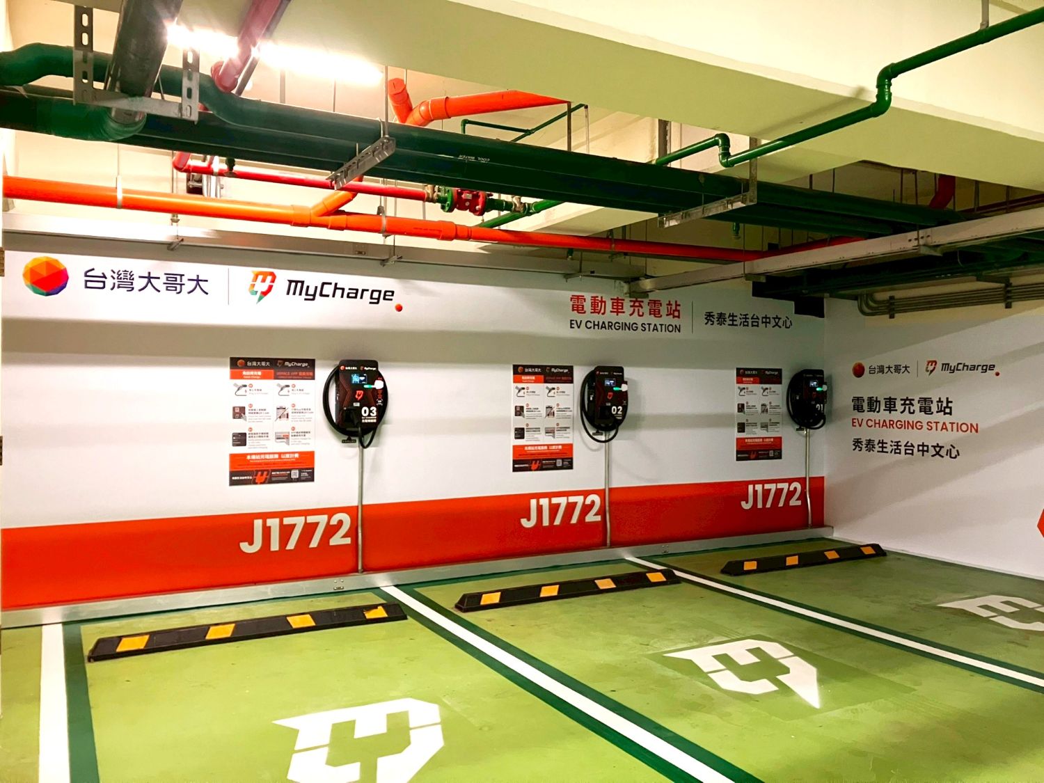 秀泰生活樹林、台中文心、台中站前、嘉義四間分公司建置24支充電樁，便於電車車友購物的同時也能補電