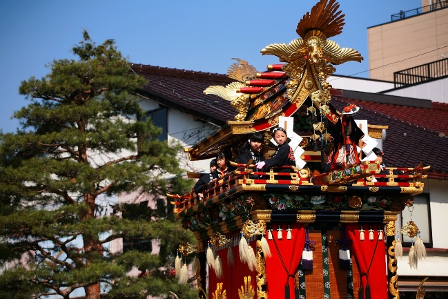 岐阜縣「高山市」「高山祭」，以精湛工藝的華麗屋台和燈籠點綴的宵祭聞名，被列為日本三大美祭之一