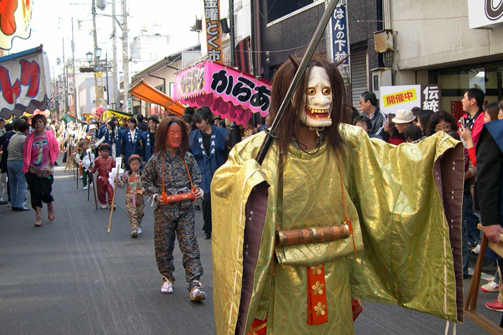 上野天神祭以山車、鬼神裝扮與傳統隊伍聞名，每年於伊賀市熱鬧舉行