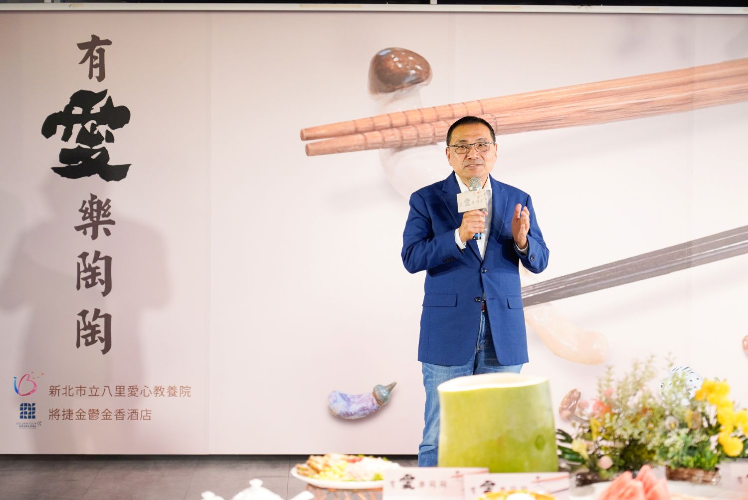新北市長侯友宜對於身障生突破身體限制完成創作深受感動，並肯定此次跨界合作是市府