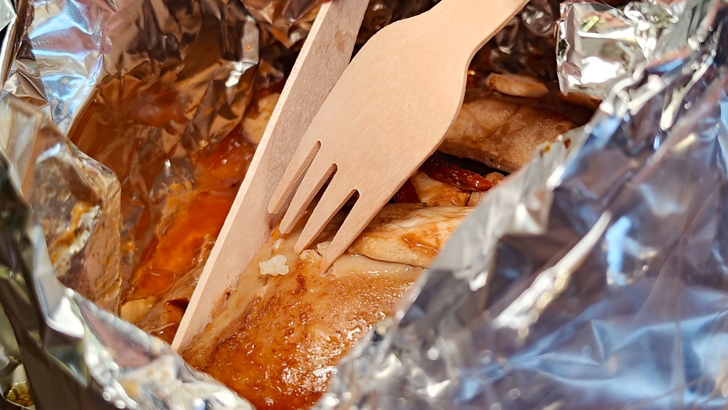 「肯德基台酒花雕紙包雞」雞肉切片