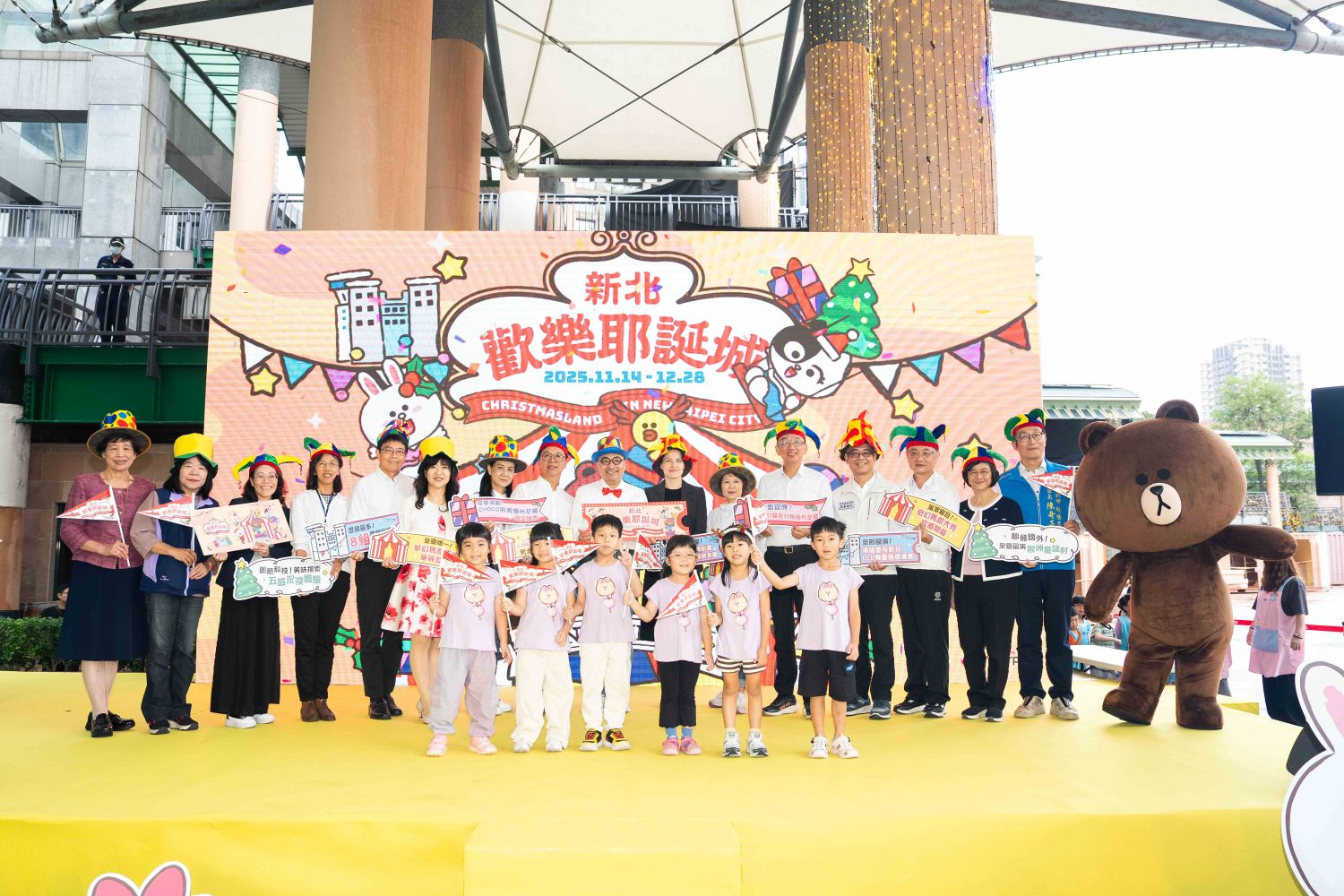 新北市政府觀光旅遊局今（23)日結合各局處舉辦「2025新北歡樂耶誕城」啟動記者會，公布今年新北歡樂耶誕城10大亮點及馬戲嘉年華主題系列活動資訊