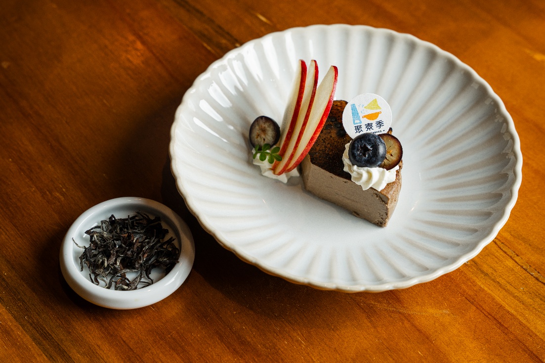 1.三峽「咖啡停」與客籍戴記茶坊合作,開發東方美人茶巴斯克乳酪蛋糕