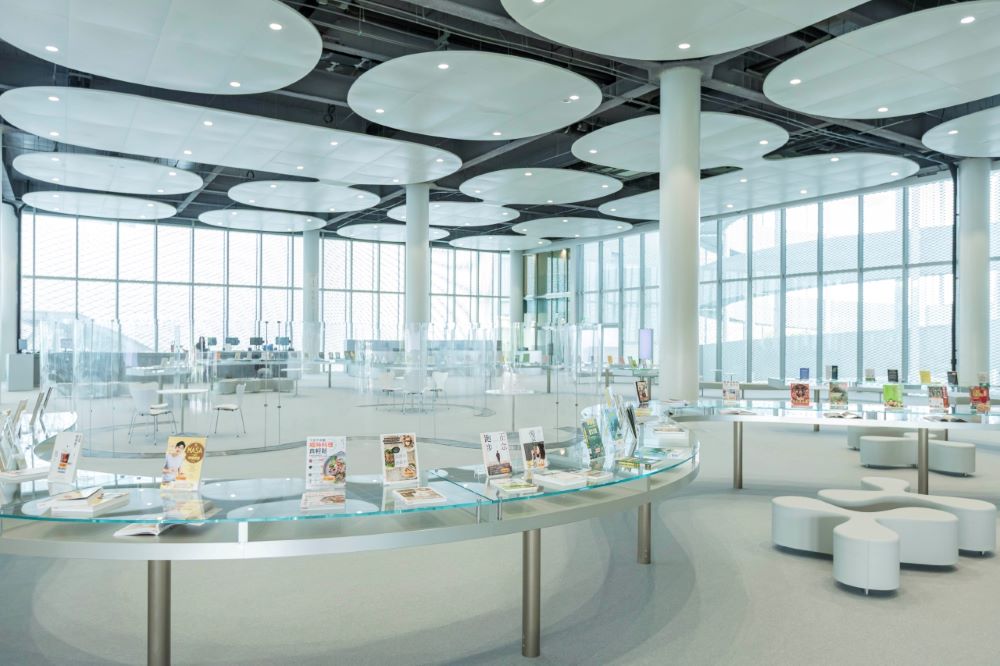 臺中市立圖書館大廳-圖片來源-台中市立圖書館