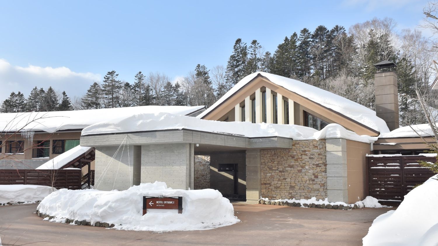 「La Vista 阿寒川溫泉飯店」以「遠離塵囂、回歸自然」為設計理念,結合現代設施與和風美學,打造沉浸式度假體驗