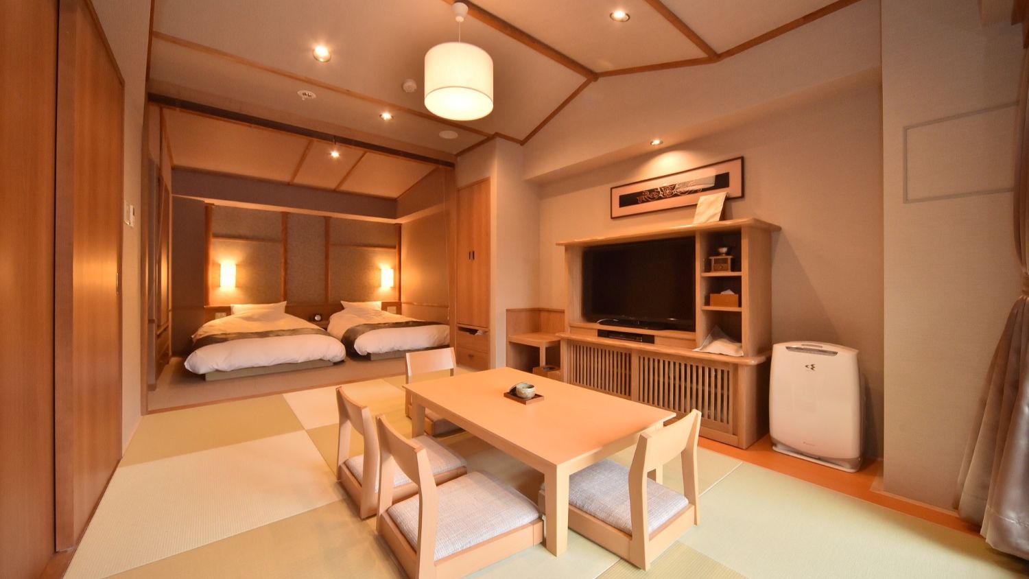 「La Vista 阿寒川溫泉飯店」以「遠離塵囂、回歸自然」為設計理念,結合現代設施與和風美學,打造沉浸式度假體驗