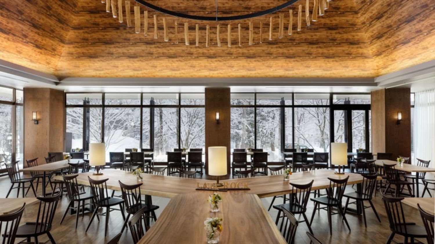 「白馬萬怡酒店」以結合國際品牌質感與日式待客精神為理念,打造兼具現代舒適與自然氛圍的度假空間