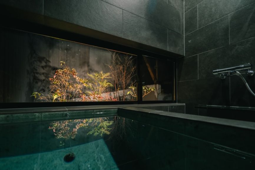 「Private Your Resort ITTEKURAi 松山」以全包式獨棟別墅概念打造,強調隱私與沉浸式體驗