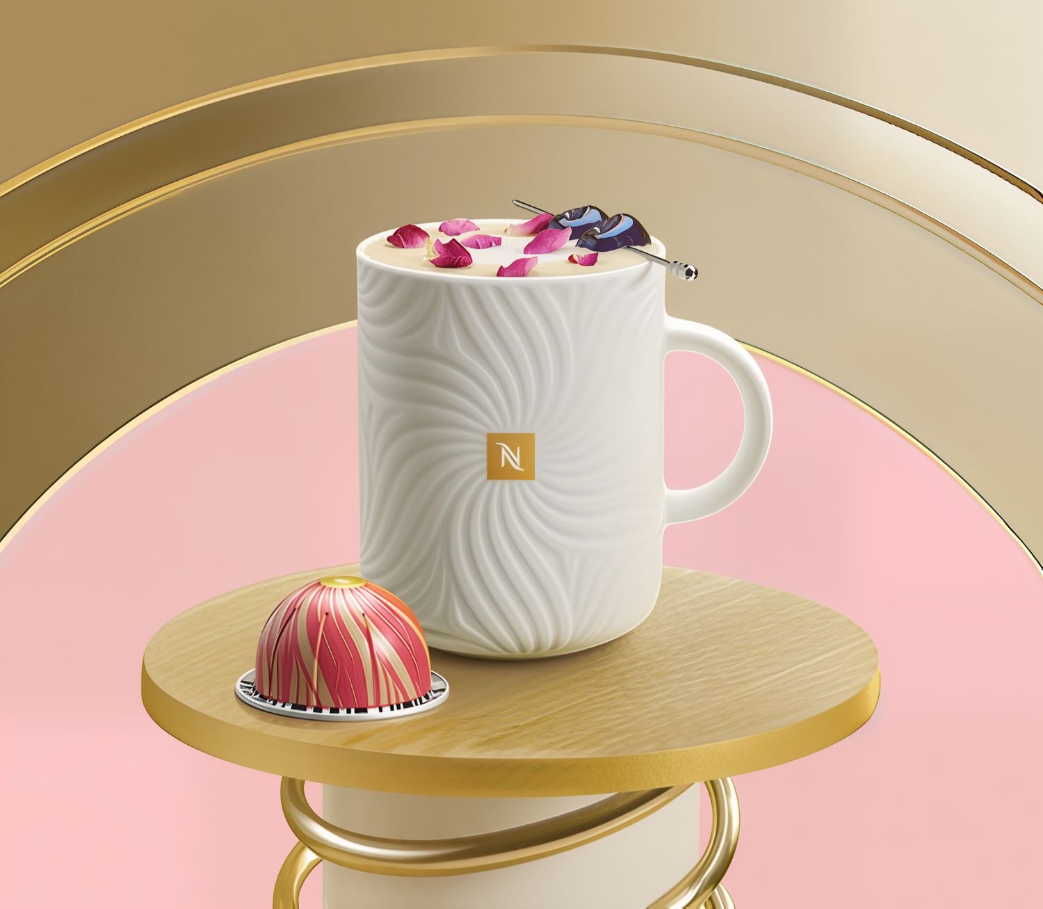 Nespresso 以咖啡花圖騰為靈感，結合浮雕工藝細節，推出「節慶限量咖啡馬克杯」，讓節慶藝術成為可被長久珍藏的生活配件