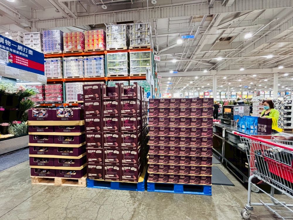 「維格餅家 × HERSHEY'S 好時 巧克力鳳梨酥」每盒 15枚入、單顆獨立包裝，目前已於全台好市多熱銷中