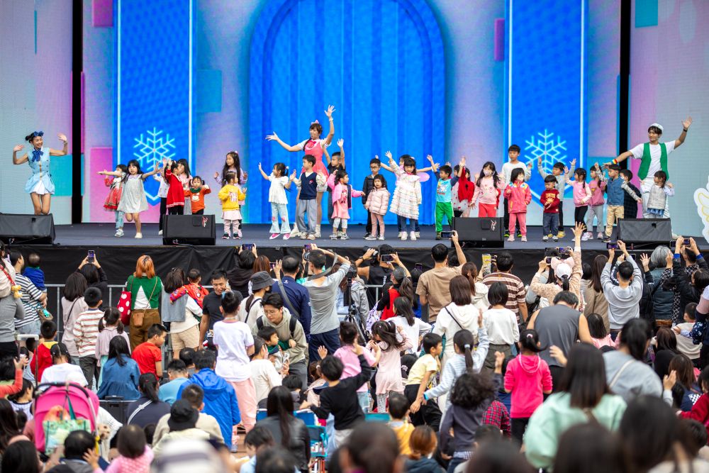「童樂馬戲嘉年華」從兒童戲劇、雜耍特技秀到親子帶動跳，應有盡有，保證讓大小朋友看得目不轉睛！
