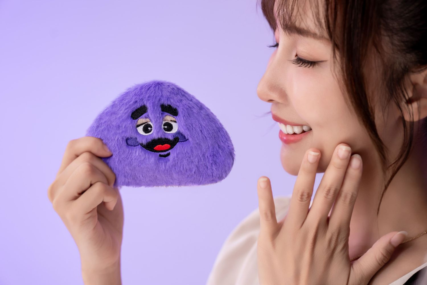 麥當勞經典角色「奶昔大哥」,呆萌模樣風靡全球,台灣麥當勞自11月19日起將推出與韓國同款的「奶昔大哥毛毛包」!