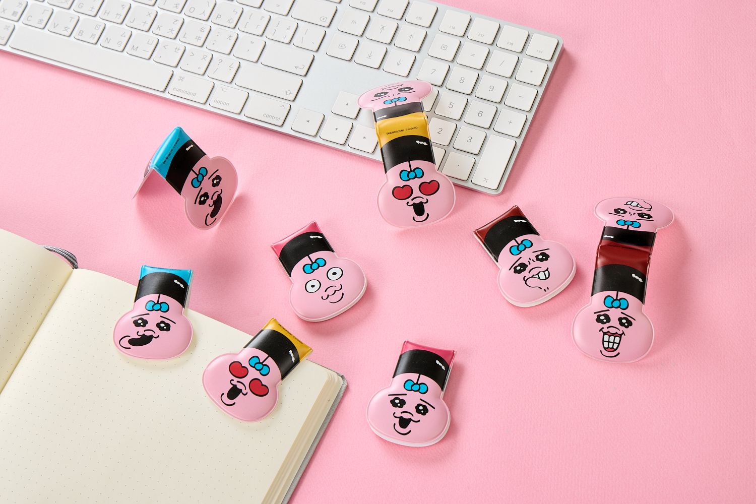 12月15日（一） 起，全台壽司郎內用單筆消費滿800元＋粉專按讚，即贈「褲褲兔磁鐵夾（盲袋）」乙個。（限量40,000份，不累贈）