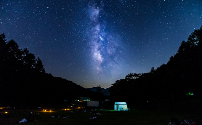 長野阿智村以無光害夜空聞名,旅客可體驗寧靜又療癒的星空溫泉之夜