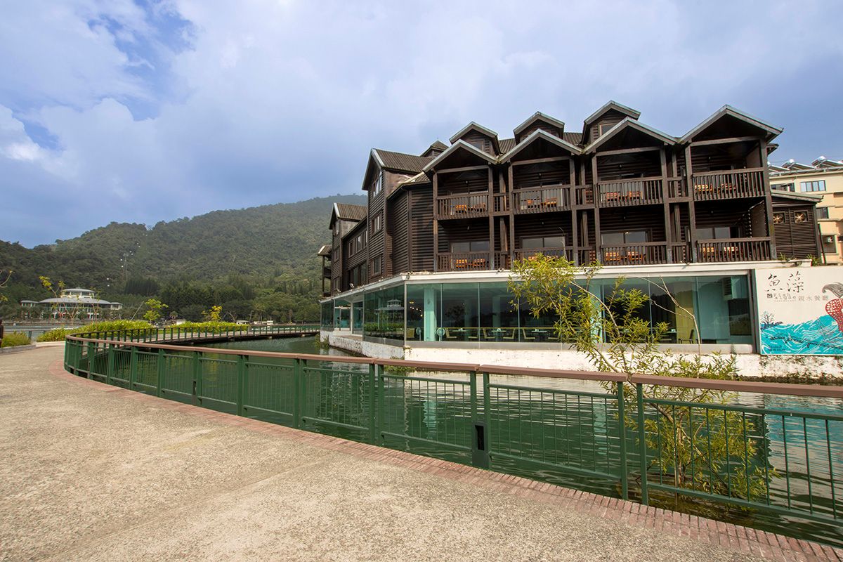力麗觀光推出 萬元入住二泊三食大滿足專案，平日入住儷山林會館兩晚並享湖畔食養鍋物