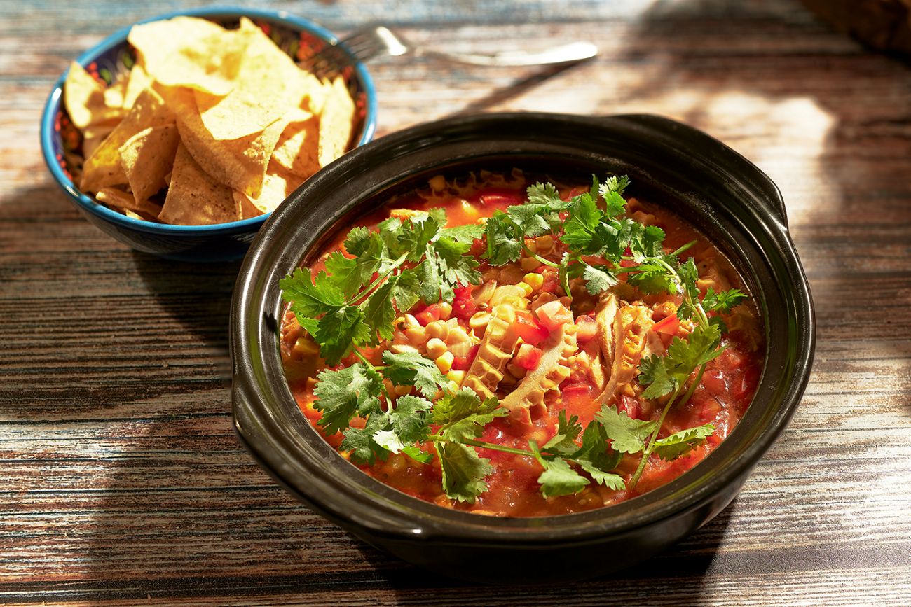 鉑麗安美墨料理的「墨西哥牛肚湯」以多種辛香料慢煨，是極具地域代表性的暖胃開場。