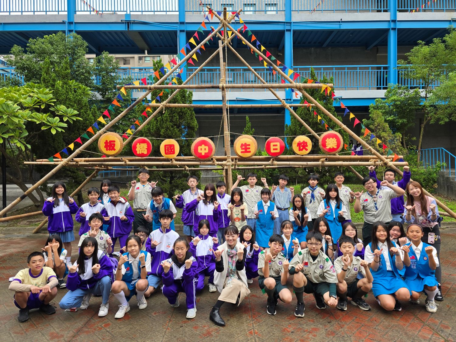 板中童軍團搭建精神堡壘歡慶板中生日快樂！