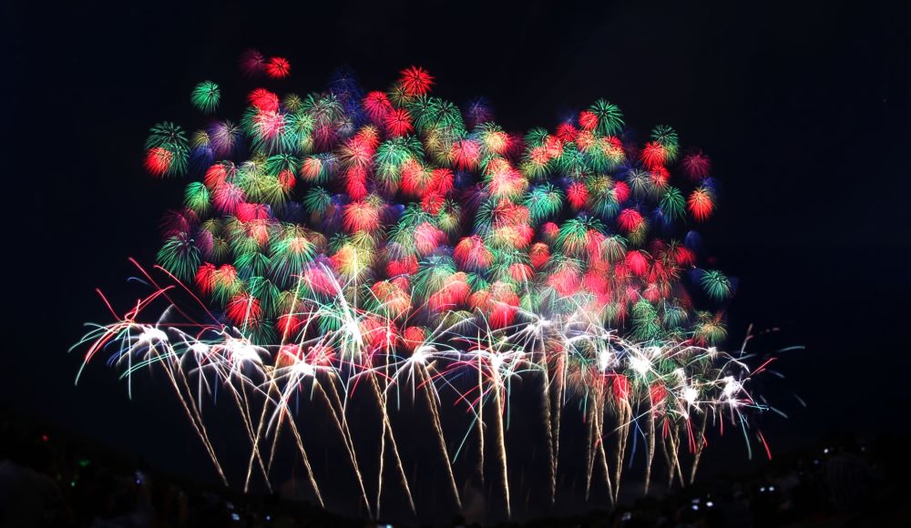 閃耀新北1314跨河煙火模擬圖-五彩落葉